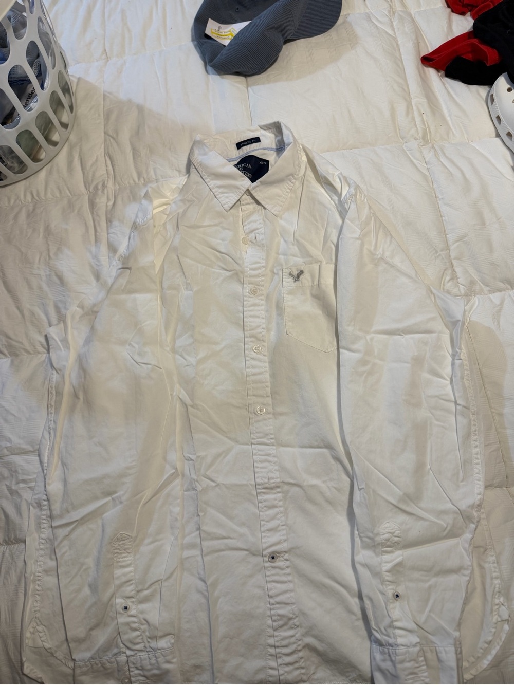 American Eagle Outfitters White Long-Sleeve Button-Down Shirt. Super clean!